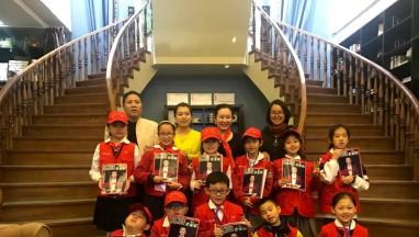 OFYCASA91短视频在线看国际家居董事长韩萍接受两会小记者团的采访